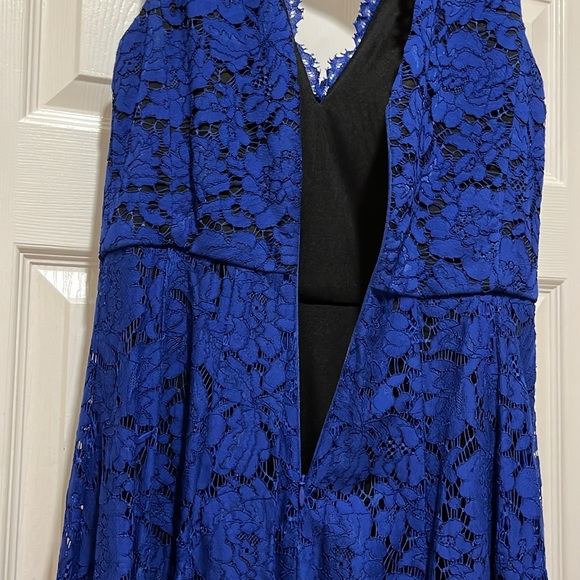 Like new Vera Wang Dress, Size 4 - Picture 3 of 4